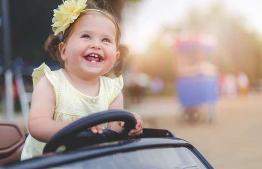 Як навчити дитину правилам дорожнього руху через гру в електромобіль