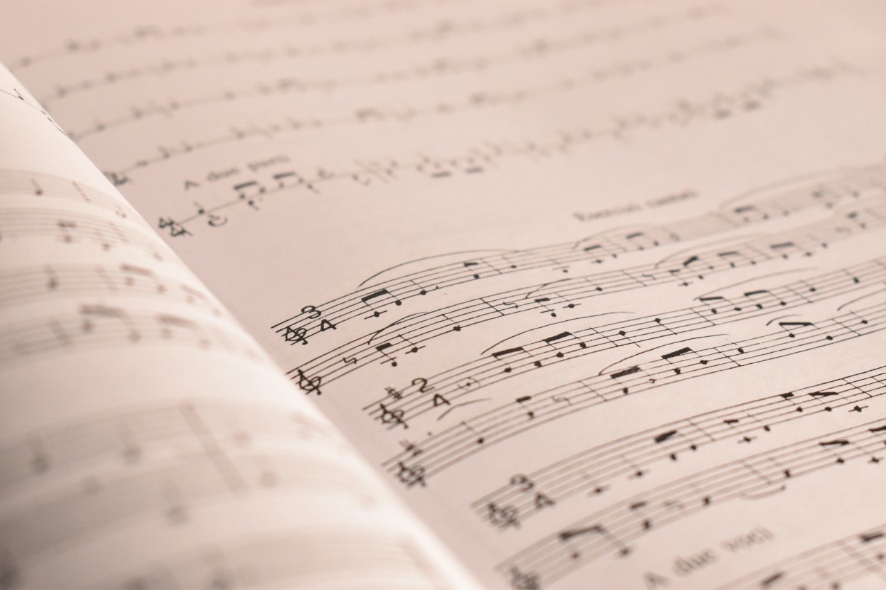 Как начать играть на гитаре: пошаговая инструкция для начинающих