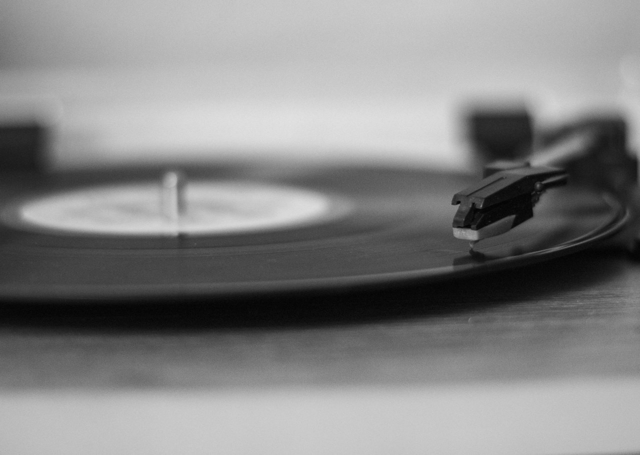 Чем отличается винил от цифрового формата: плюсы и минусы для коллекционеров музыки