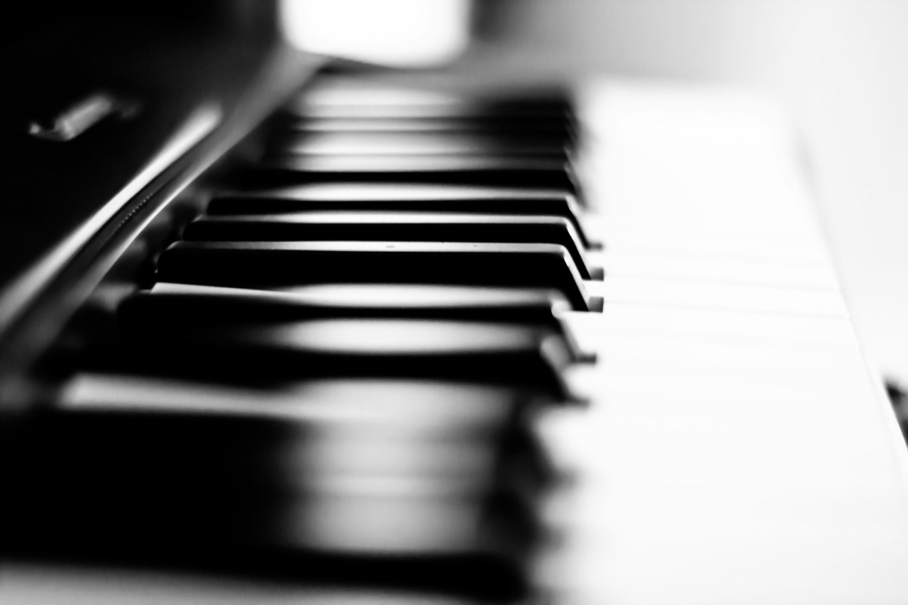 Лучшие онлайн-курсы для изучения музыкальной теории в 2025 году